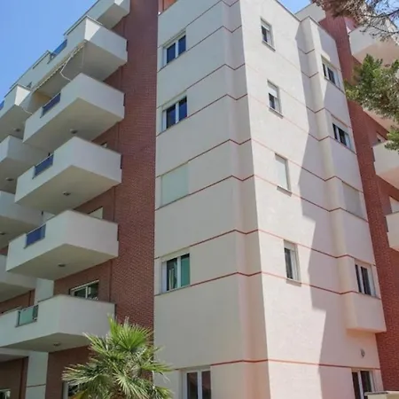 House Golem * Golem (Tirana)